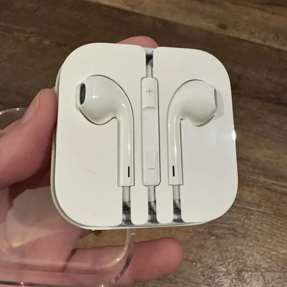 NEW Apple iPhone OEM Original Wired Earphones Earpods Earbuds 3.5mm Jack w/ Case